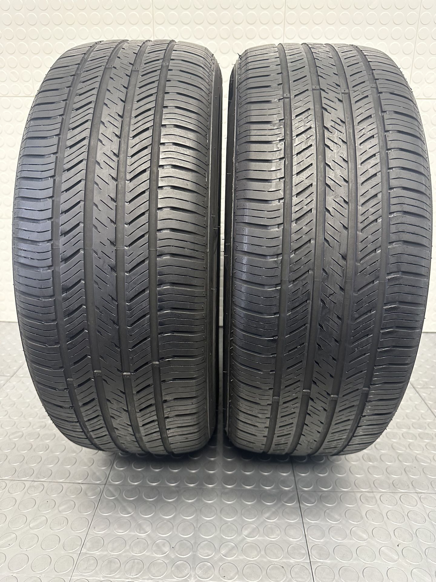 Set of 2 used tires Hankook 215/55/17 #1040