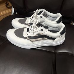 Men’s 11.5 White Vans