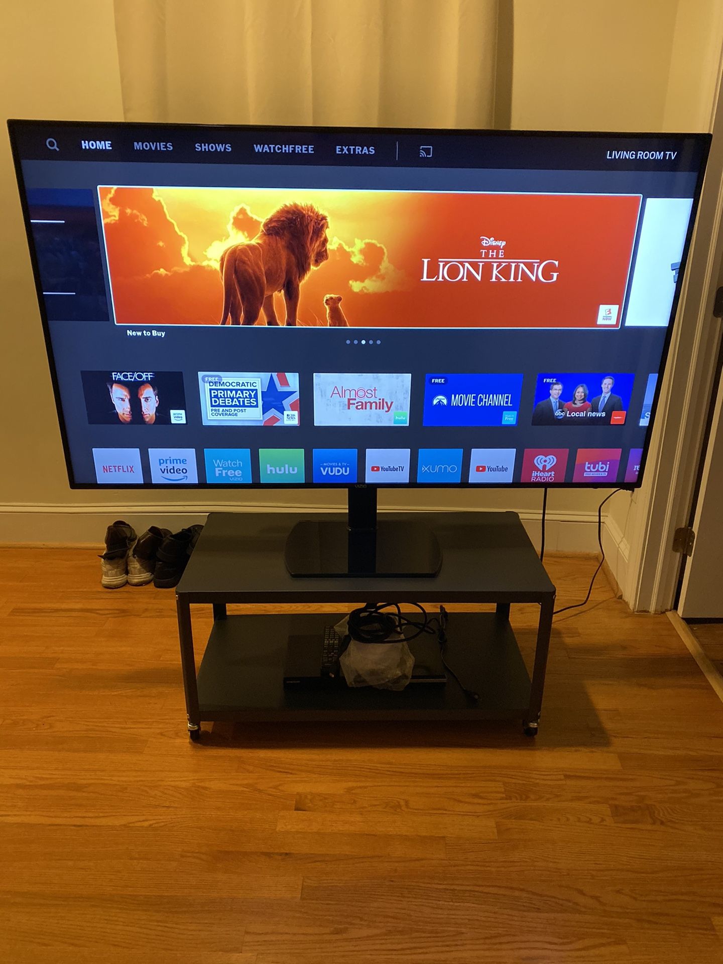 65 Inch Vizio 4k Ultra HD HDR Smart LED TV with built in Chromecast- Less than 3 months old with extra table top tv stand and wall brackets