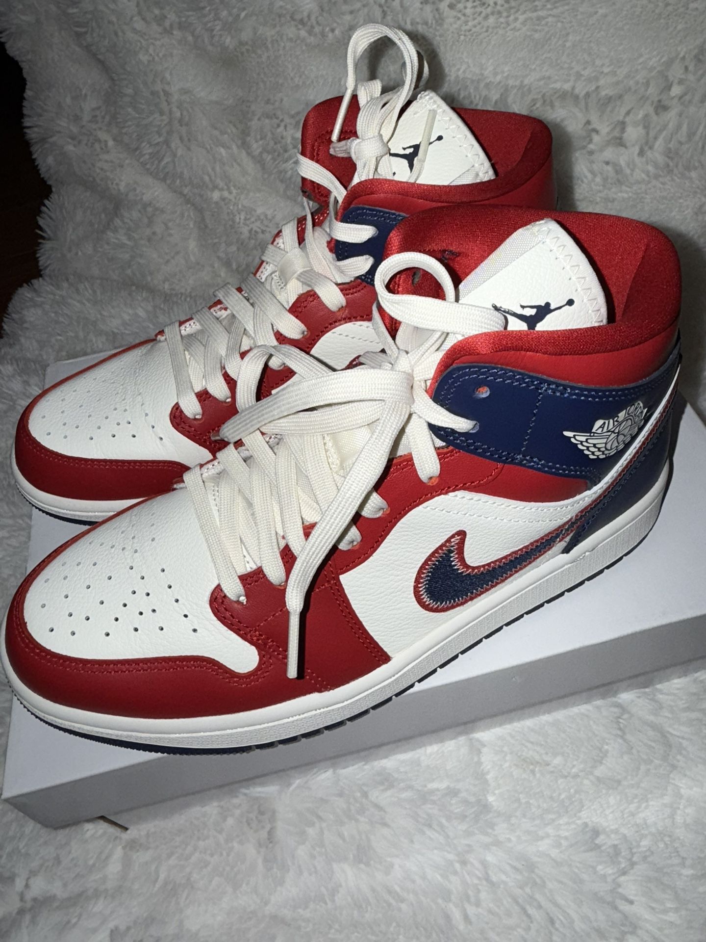 WMNS Air Jordan 1 Mid SE 8.5