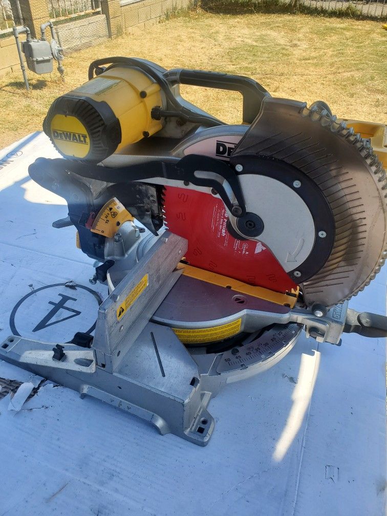 Miter Saw Dewalt 12"