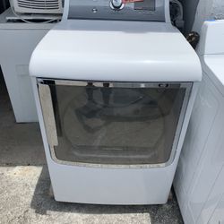 Beautiful GE Dryer King Size Like New .  Warehouse pricing.  Warranty . Delivery Available . 2522 Market st. 33901