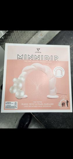 Minnidip arch sprinkler and decorative arch