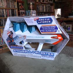Brand New Artic O Force Snowball Blaster 20”