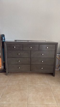 Dresser and cabinet set