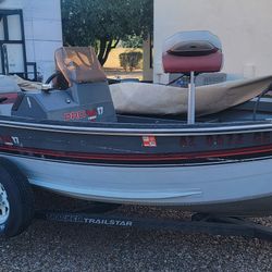 Tracker Pro V 17 Boat with 40hp Evinrude