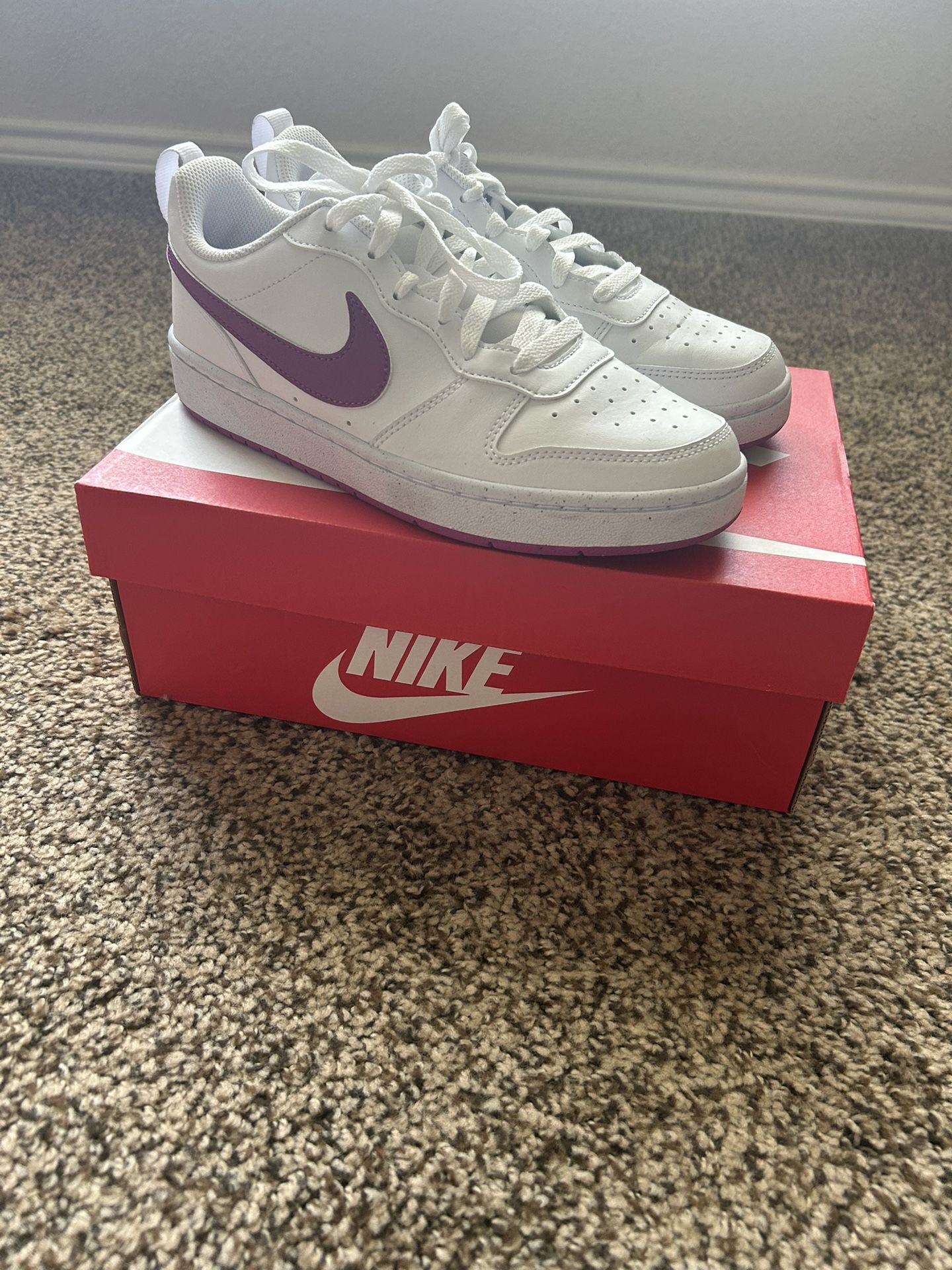 New Nike sneakers youth size 6.5Y women size 9