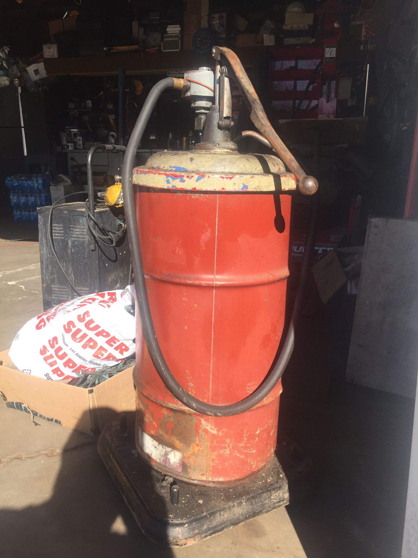 Gear oil container pump include couple gallon gear oil