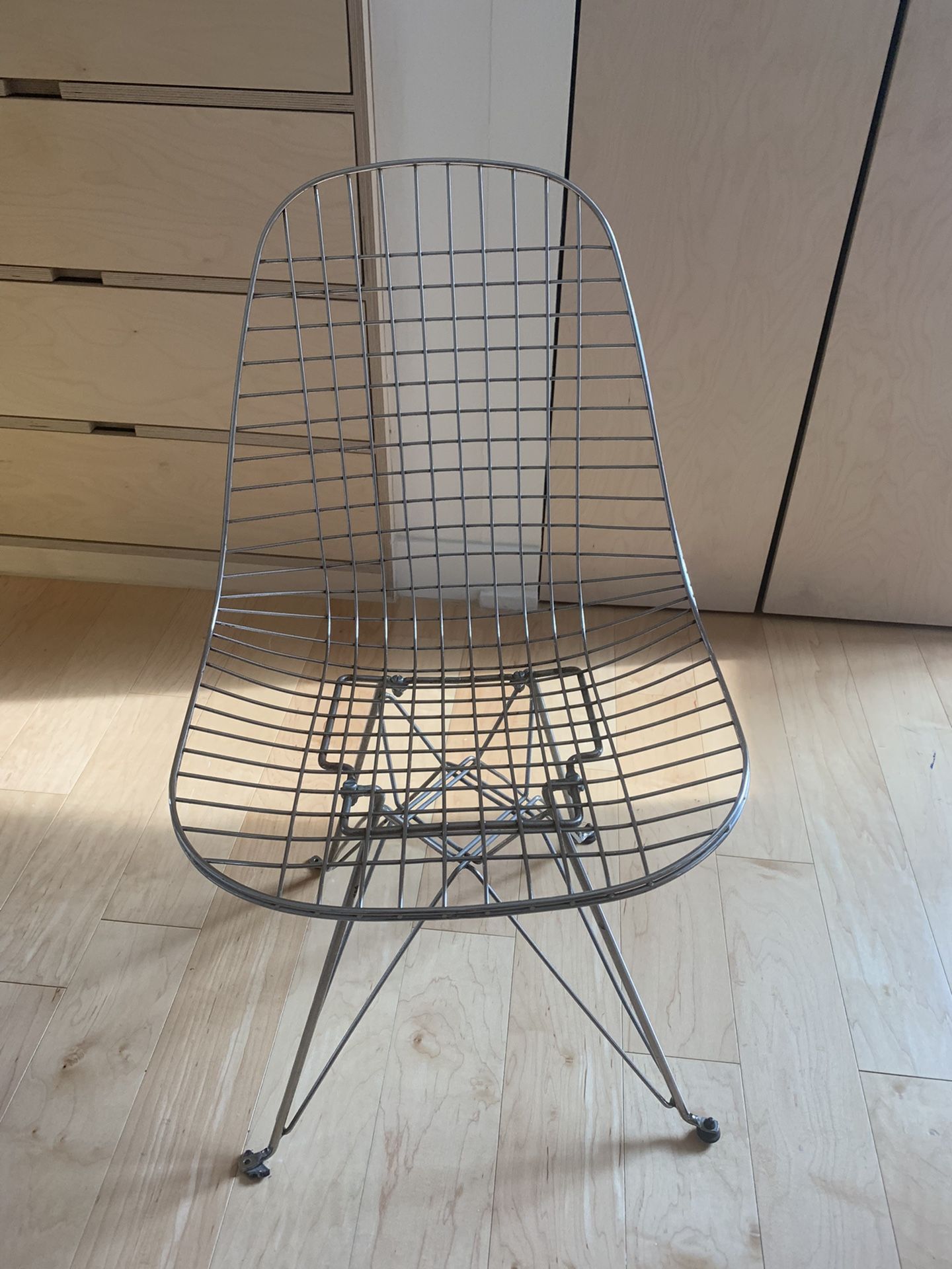 Eames Vintage Wire Chair
