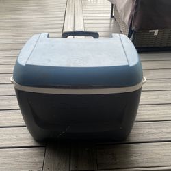 Igloo hard side cooler