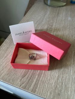 Retired James Avery Three Flowers Ring