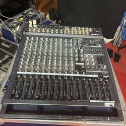 Yamaha EMX5000 Powered Professional Mixer With Effect $125