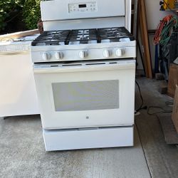 GE Kitchen Range and Oven
