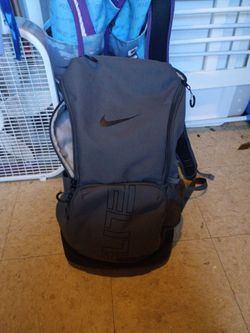 Selling this Nike elite gray bag for 125$ brand new