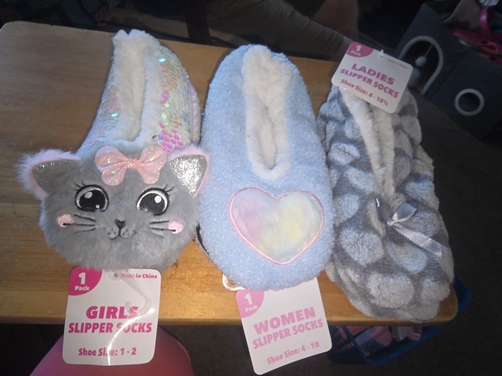 🆕️ SLIPPERS FOR GIRL AND WOMEN $3 EACH