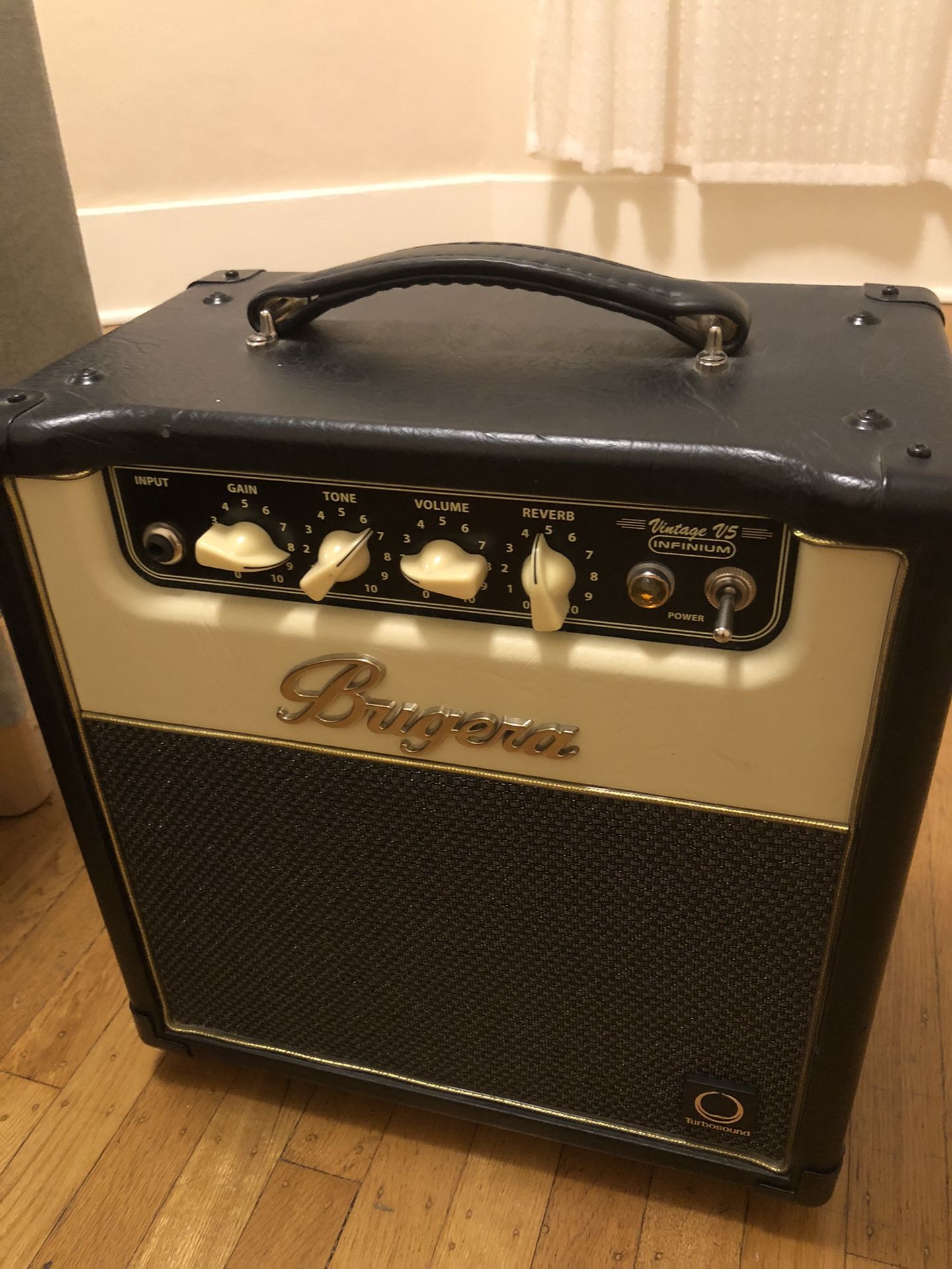 Bugera V5 Infinium Guitar Amp