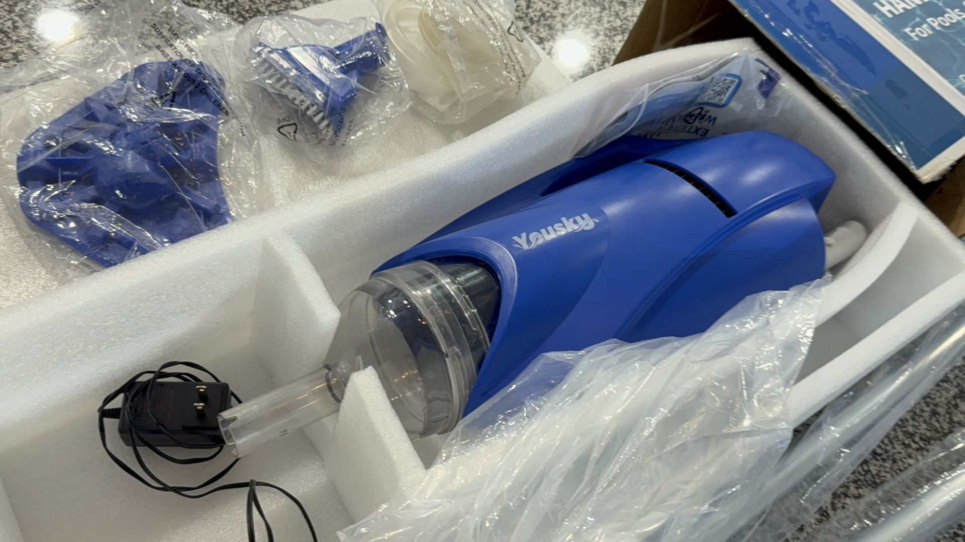 Pool Vacuum for Above Ground Pool: Cordless Handheld Pool Vacuum w/Telescopic Pole, Rechargeable Swimming Pool Cleaner for Inground Pools and Hot Tubs