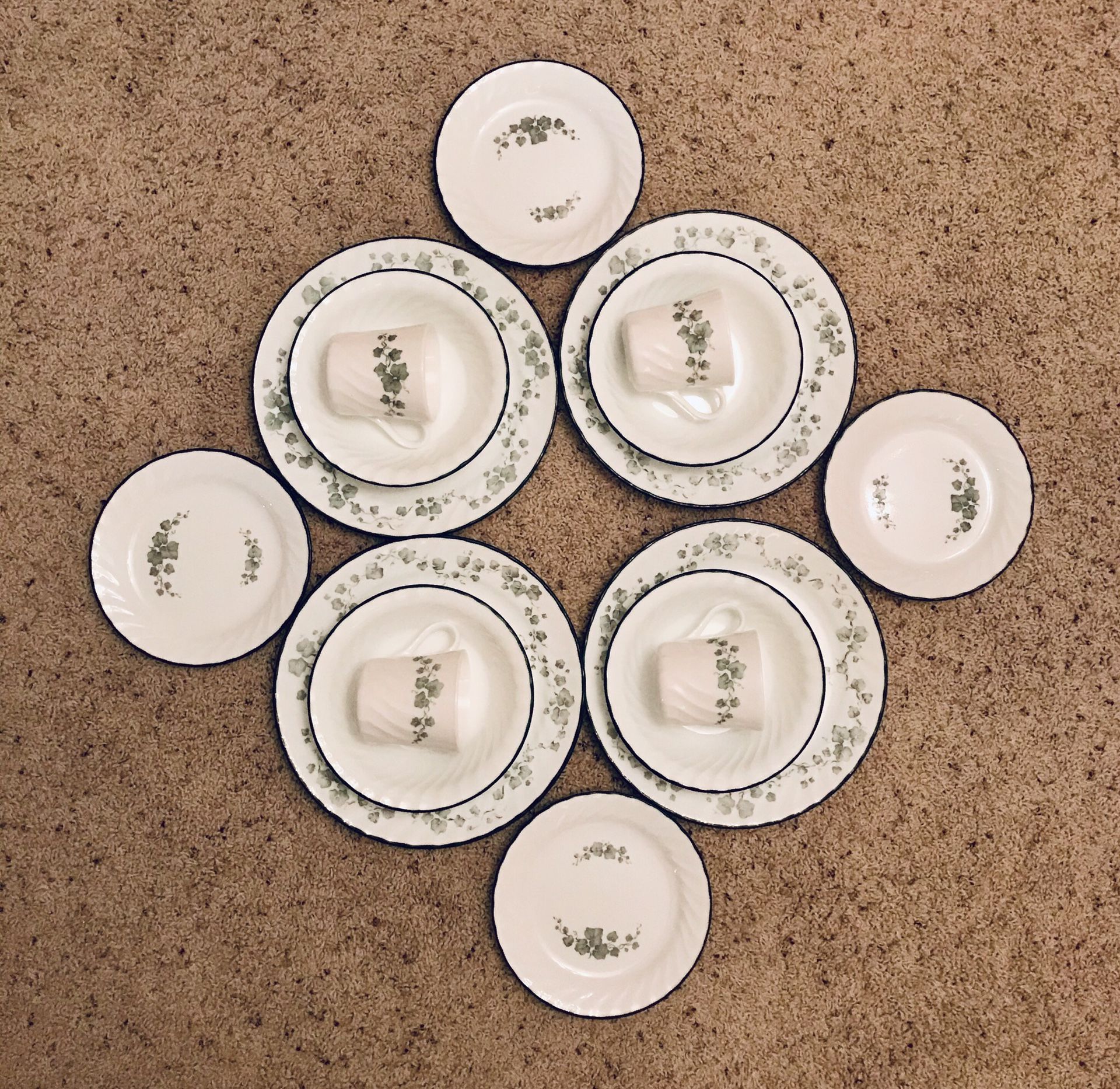 16 Pc Corelle Set ( Leaf Design ) For $40 I Have 2 Set