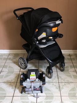 LIKE NEW CHICCO BRAVO TRAVEL SYSTEM STROLLER CAR SEAT AND BASE!!!!
