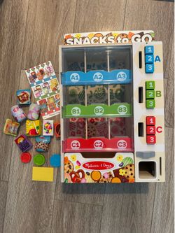 Melissa & Doug kids Wooden Vending Machine Toy