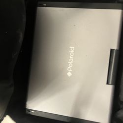 Polaroid portable DVD/CD Player With Battery Pack And Cord 