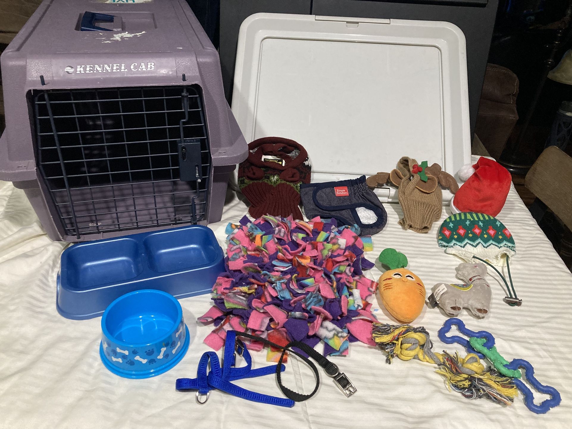 16 Small dog items,kennel, crate, Jackets and clothes, dishes, colors,16 Small dog items, kennel, crate, Jackets and clothes, dishes, colors, toys,