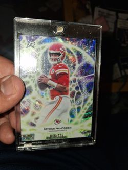 Patrick Mahomes II Numbered Holo Trading Card 046/425