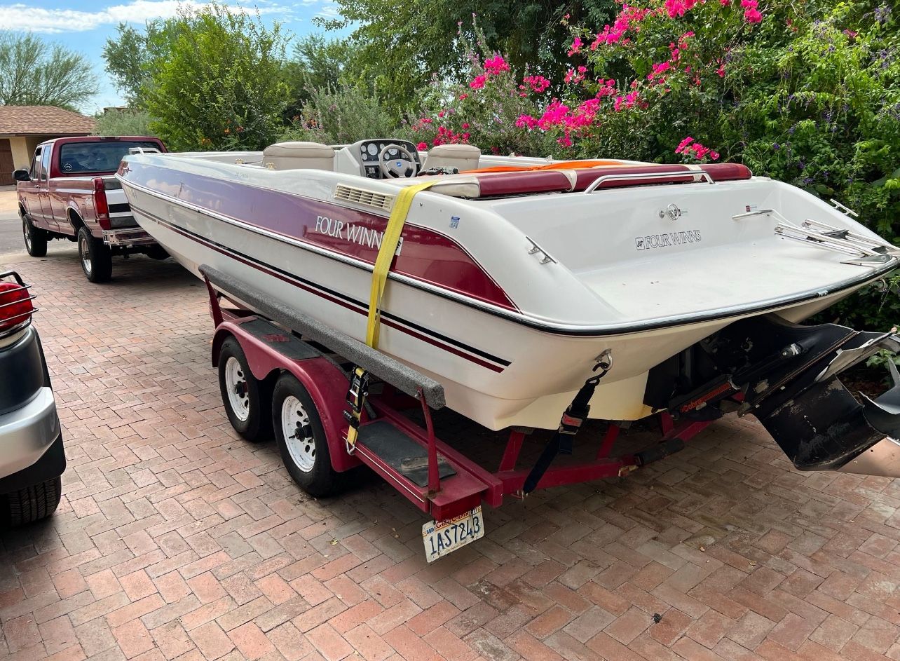 1995 Four Winns 214 CANDIA 21ft Deck boat Seats 13