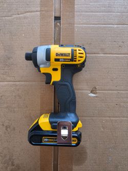 1/4 DEWALT 20V MAX Impact Driver With Battery