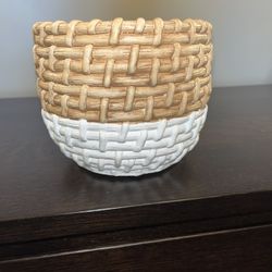 Cute Ceramic planter pot Tan/white wicker Basket design