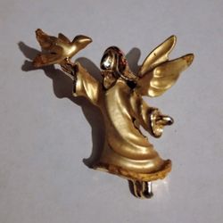 1 3/4" Brushed Gold Tone Angel With Guisti White Dove Vintage Collectible Lapel Pin A-1