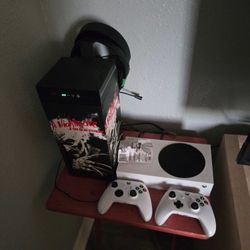 Both Xbox Series With Remotes 
