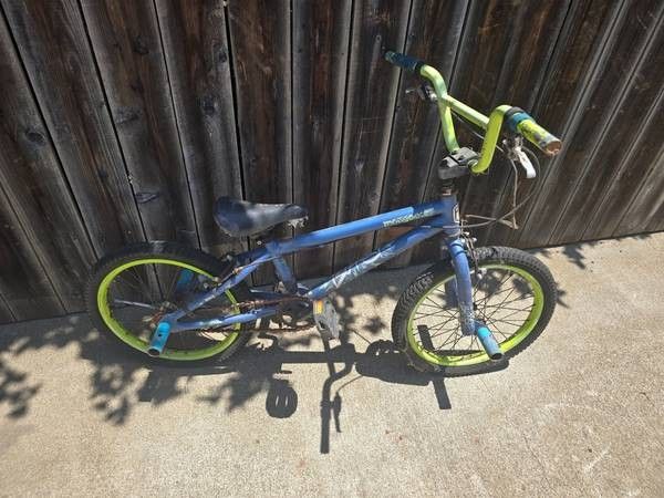 Youth Mongoose Bike (For Parts Or Fixer)