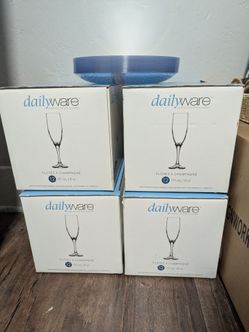 100 champagne flutes