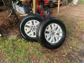 2 Michelin 265/65 r17 112t tires with Toyota rims