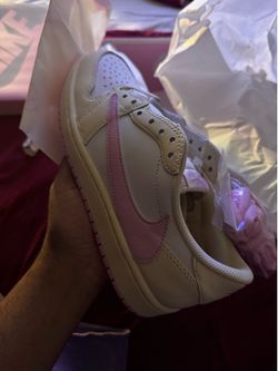 Travis Scott AJ1