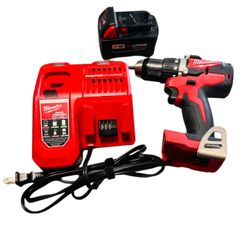 Milwaukee M18 18-Volt Lithium-Ion Brushless Cordless 1/2 Inch Compact Drill/Driver w/battery XC4.0 And Charger 