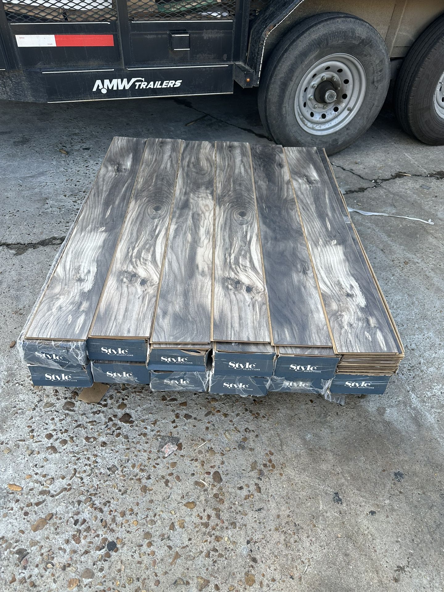 STYLE SELECTIONS Chesterfield Hackberry 8-mm T x 6-in W x 50-in L Wood Plank Laminate Flooring (26.16-sq ft)