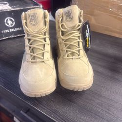Free Soldiers Men's Size 9