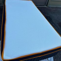 Nectar Premier Hybrid Twin Xl Mattress Bed - Like New 