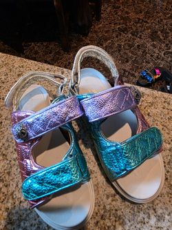 Kids kurt geiger  girls sandals shoes size 1.5 Good condition