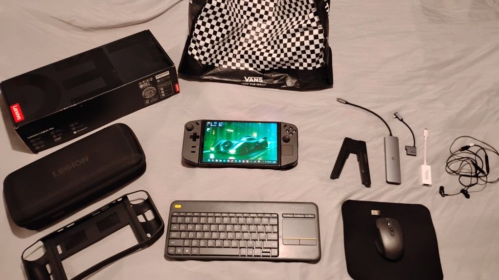 Lenovo Legion Go Z1 Extreme 1tb With Many Great Accessories