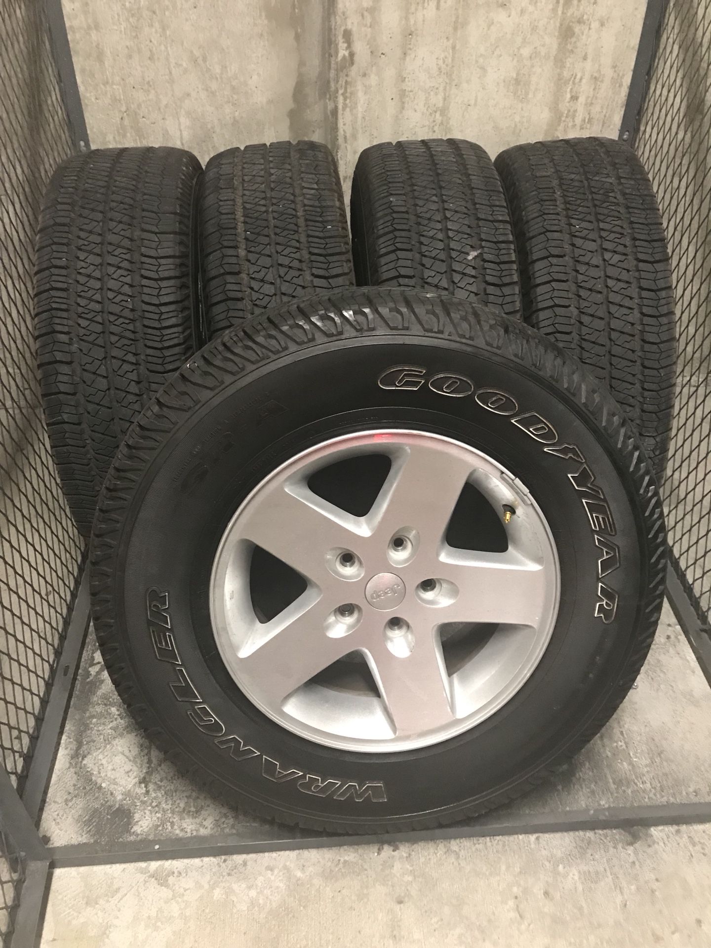 jeep wrangler set of 5 wheels and tires