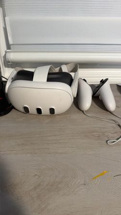 Meta Quest 3 VR Headset with Controllers