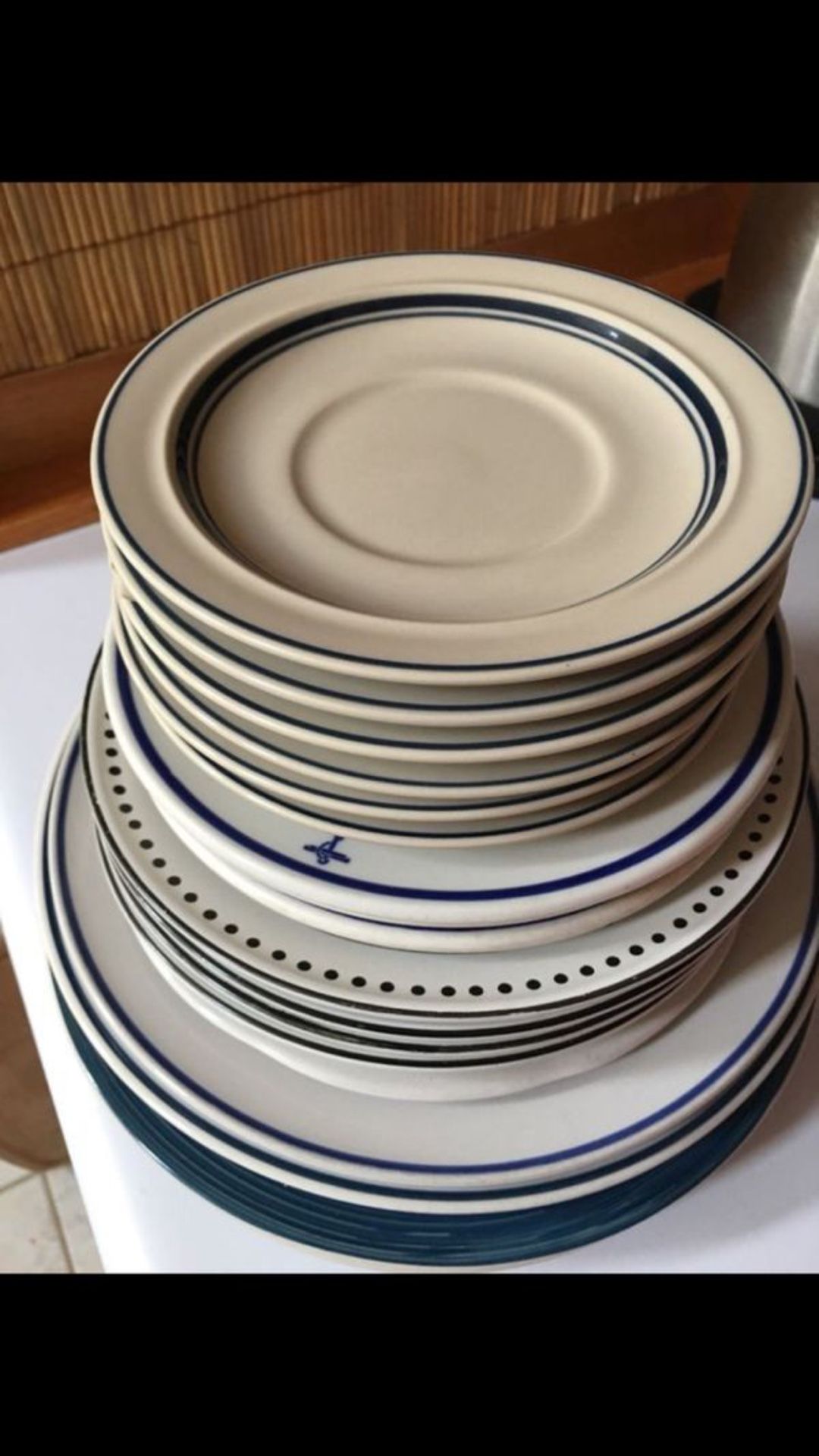 20 plates dishes , for kitchen $0.50 c each