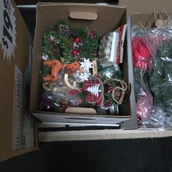 Christmas Crafting And Decor Assortment