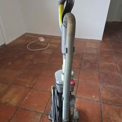 Hoover WindTunnel Air Steerable Upright Vacuum (UH72400) - Works Great