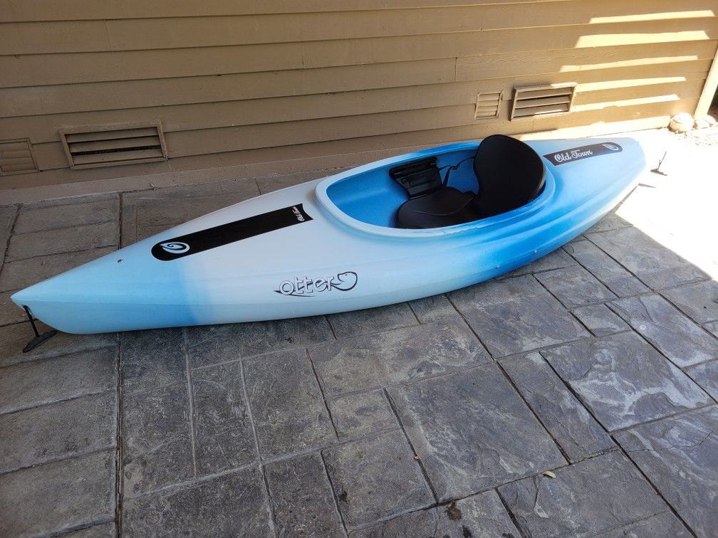 OLD TOWN Sit-in KAYAK with Paddle