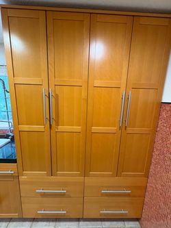 Full kitchen cabinet set - Shaker Maple, Glass-Front Uppers + Banquette - Buyer removes