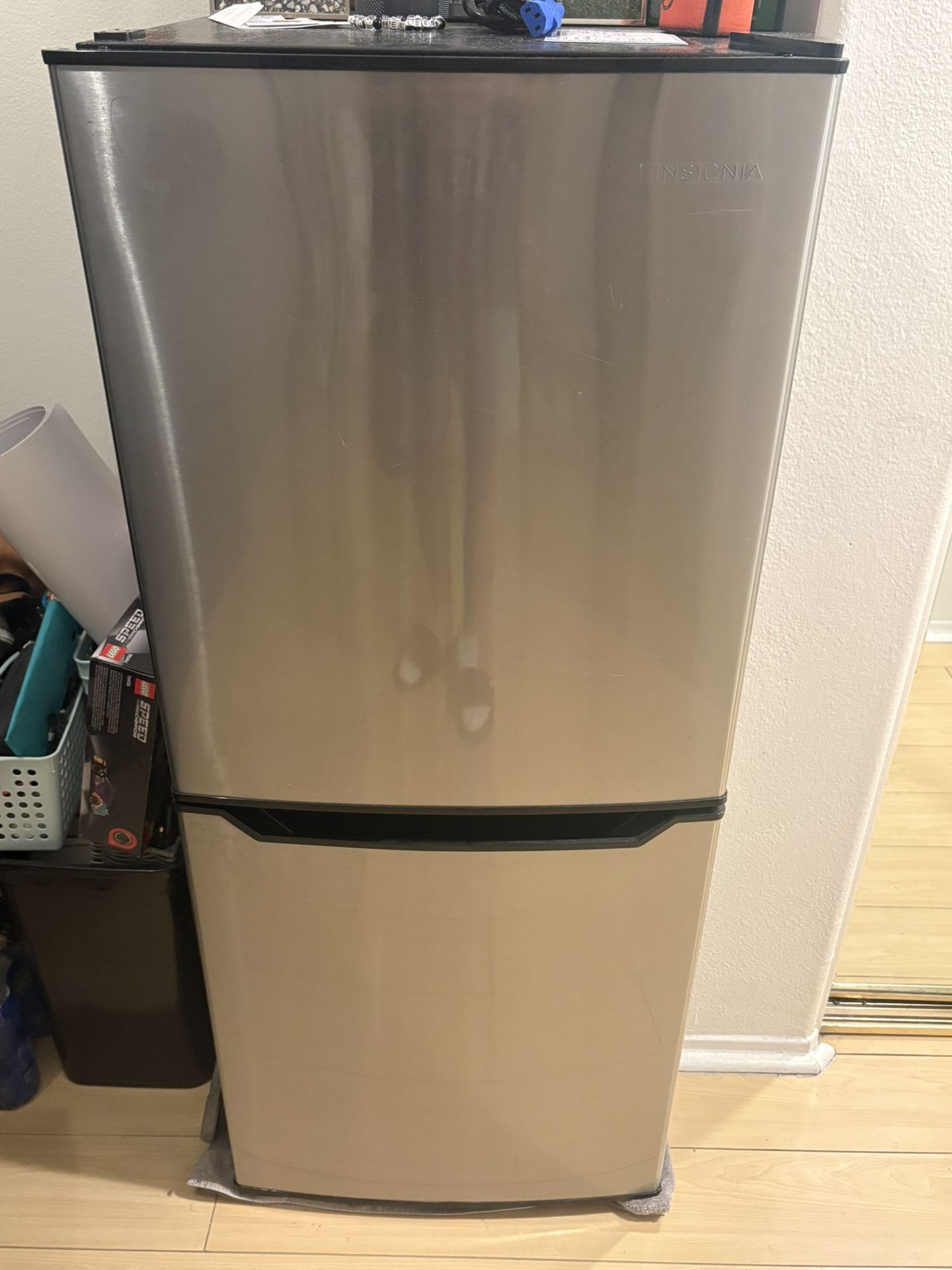 Insignia Mini Fridge/Freezer